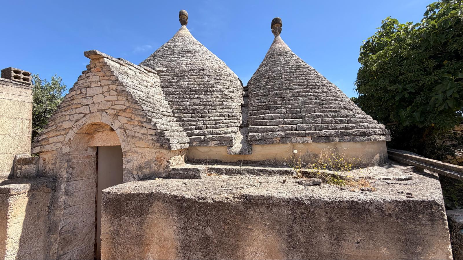 Piccola Villetta In Zona Abitata, 2 Vani e Acc, Trullo, Deposito.